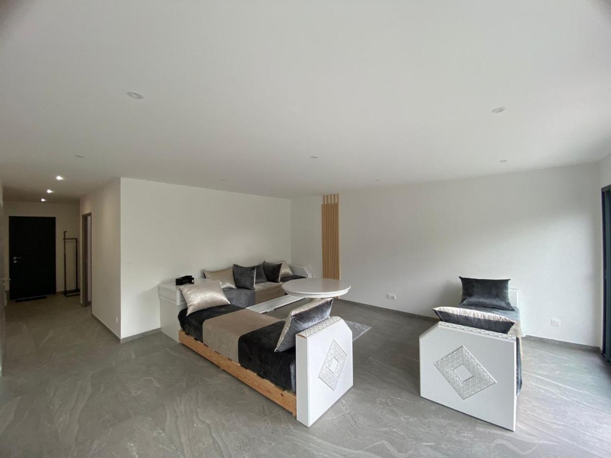 Maison Moderne Is-sur-Tille Exteriör bild
